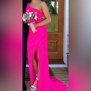 sherri hill prom dress size 6 but can fit a 4